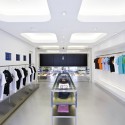 Интерьер лондонского BAPE STORE