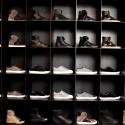 Стенд с кроссовками в парижской студии Lanvin
