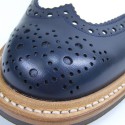 Мыс с медальоном ботинок Tricker's