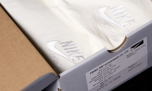 Открытая коробка с кроссовками Nike Air Force 1 x Marcus Troy