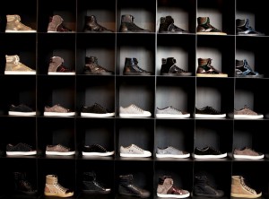 Стенд с кроссовками в парижской студии Lanvin