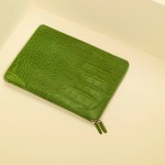 Ярко-зеленый чехол для ноутбука Paul Smith из кожи змеи