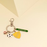 Кейринг с брелоками в виде футбольного мяча и герба футбольной команды Paul Smith
