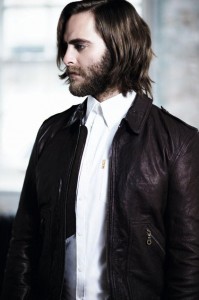 Черная кожаная куртка и белая рубашка, Ben Sherman Modern Classic