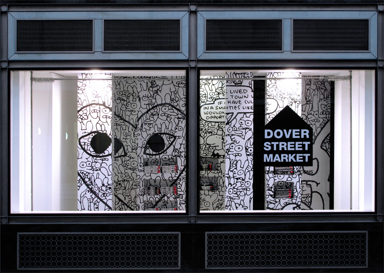 Витрина лондонского магазина Dover Street Market