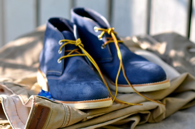Мужские ботинки chukka Red Wing Shoes из синей замши и с желтыми шнурками