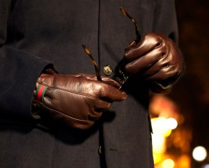 Мужские перчатки из темно-коричневой кожи Gucci